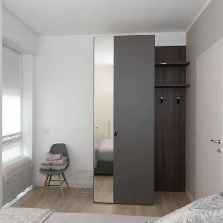 Hintown T-rio Flat 3 * Комо